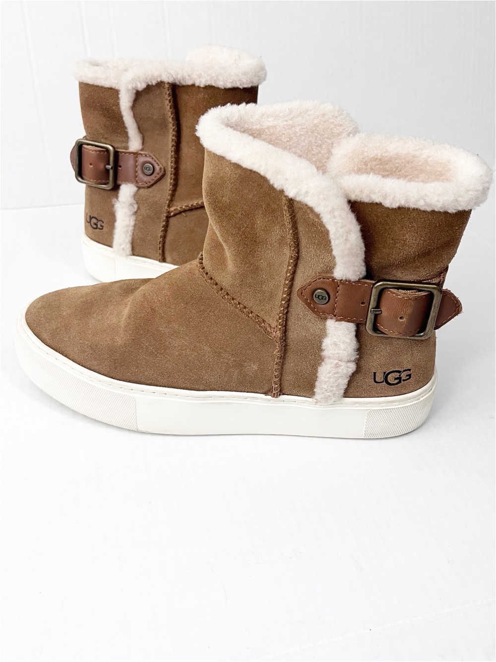UGG Aika Suede Upper Pull On Adjustable  Buckle Lined Sneaker Boots Size 8 Cozy